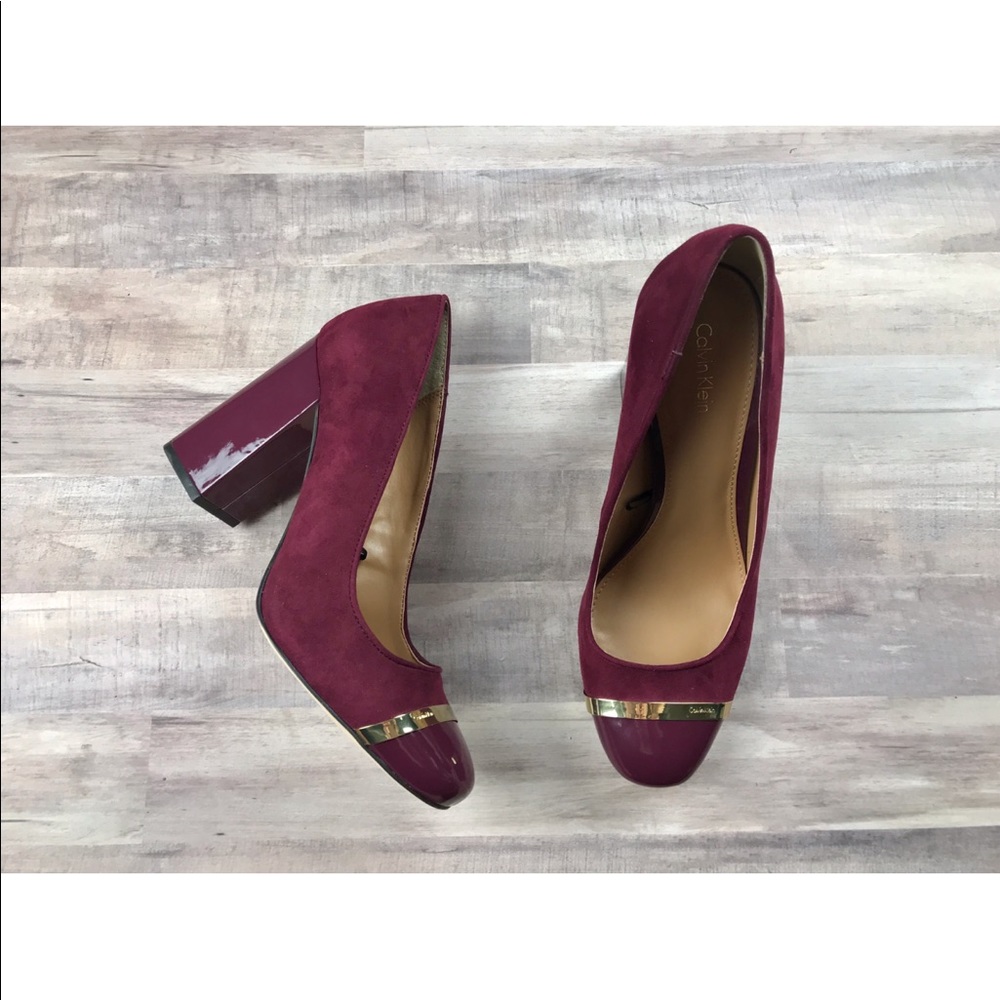 {Calvin Klein} Blaine suede crimson pump gold toe